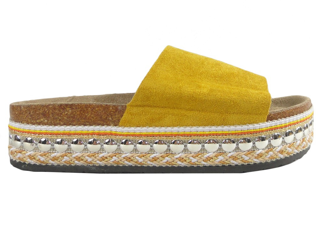 Moteriškos geltonos "eko" zomšinės profiliuotos šlepetės - 1