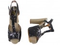 Melnas platformas un ķīļa sandales ar fliteriem - 2