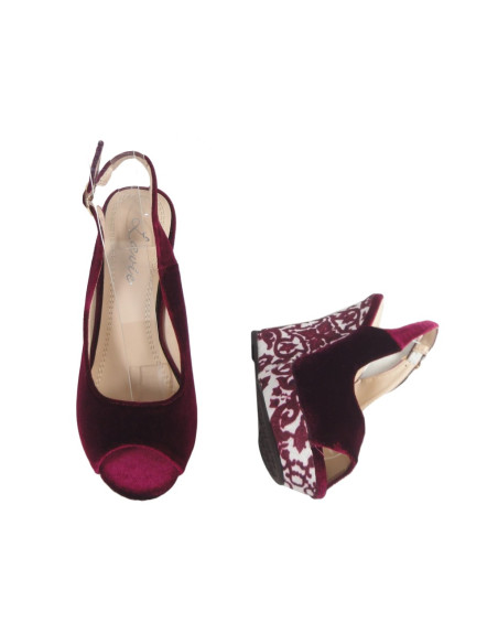 Burgundy women's sandals on the hook - 2