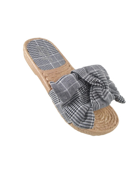 Czarne klapki damskie płaskie buty w kratkę - 3