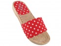 Dámské ploché pantofle s červenými puntíky - 3