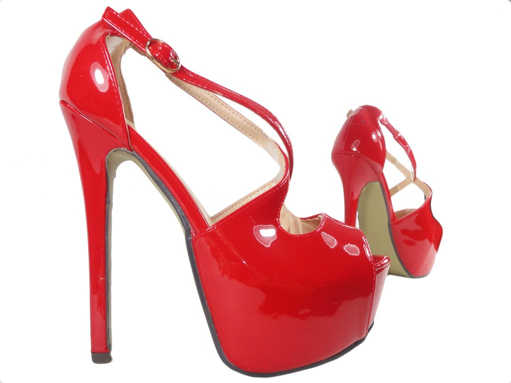 Czerwone szpilki na platformie high heels z paskiem