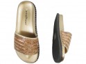 Zlaté gumové pantofle s lesklým kubickým zirkonem - 2