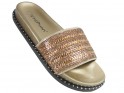 Zlaté gumové pantofle s lesklým kubickým zirkonem - 3