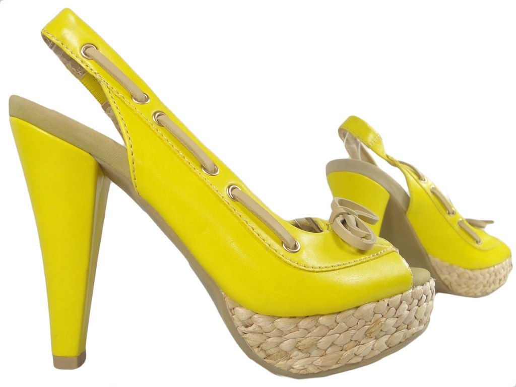 Sandales jaunes sur la plate-forme chaussures sur une épingle - 3