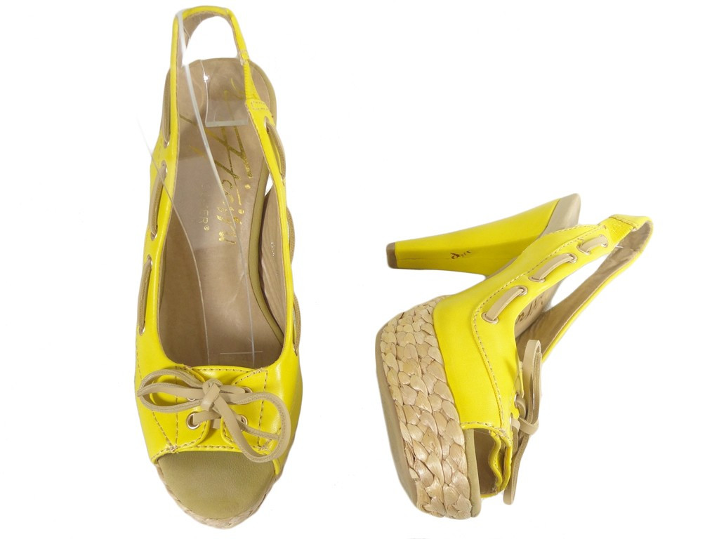 Sandales jaunes sur la plate-forme chaussures sur une épingle - 2
