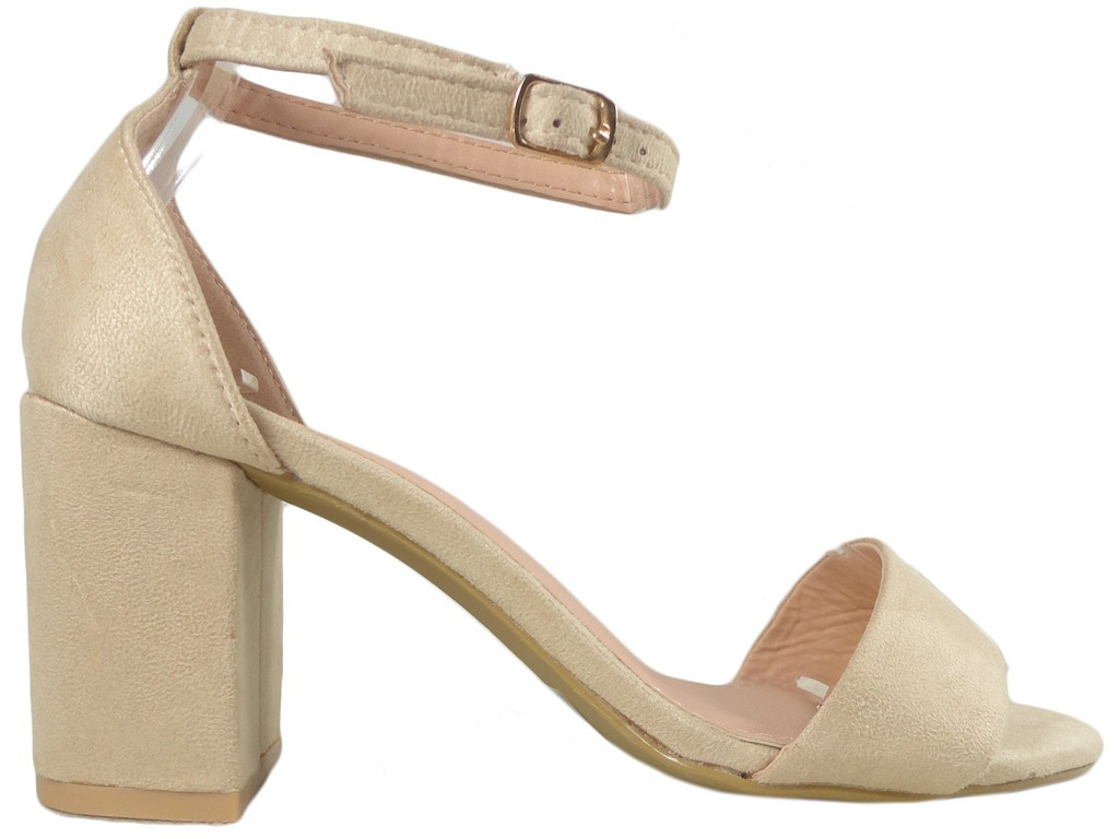 Beige Sandalen auf einem Pfosten mit Knöchelriemen - 1