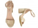 Smilškrāsas stiletto sandales ar potītes siksnu - 2