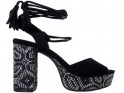 Boho stiliaus juodi moteriški smailianosiai sandalai - 1