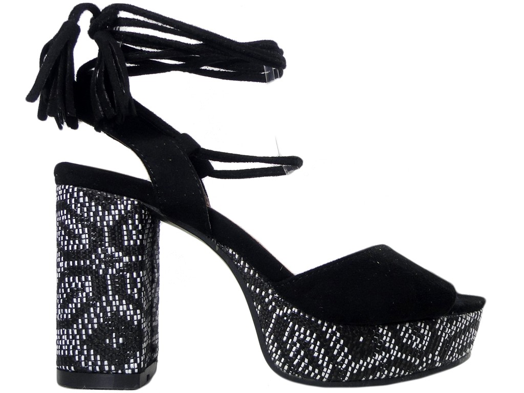 Boho stiliaus juodi moteriški smailianosiai sandalai - 1