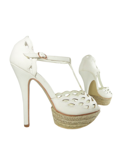 White sandals on the shoe pins on the platform - 3