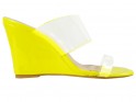 Žlté klinové papuče s priehľadnými pruhmi - 1