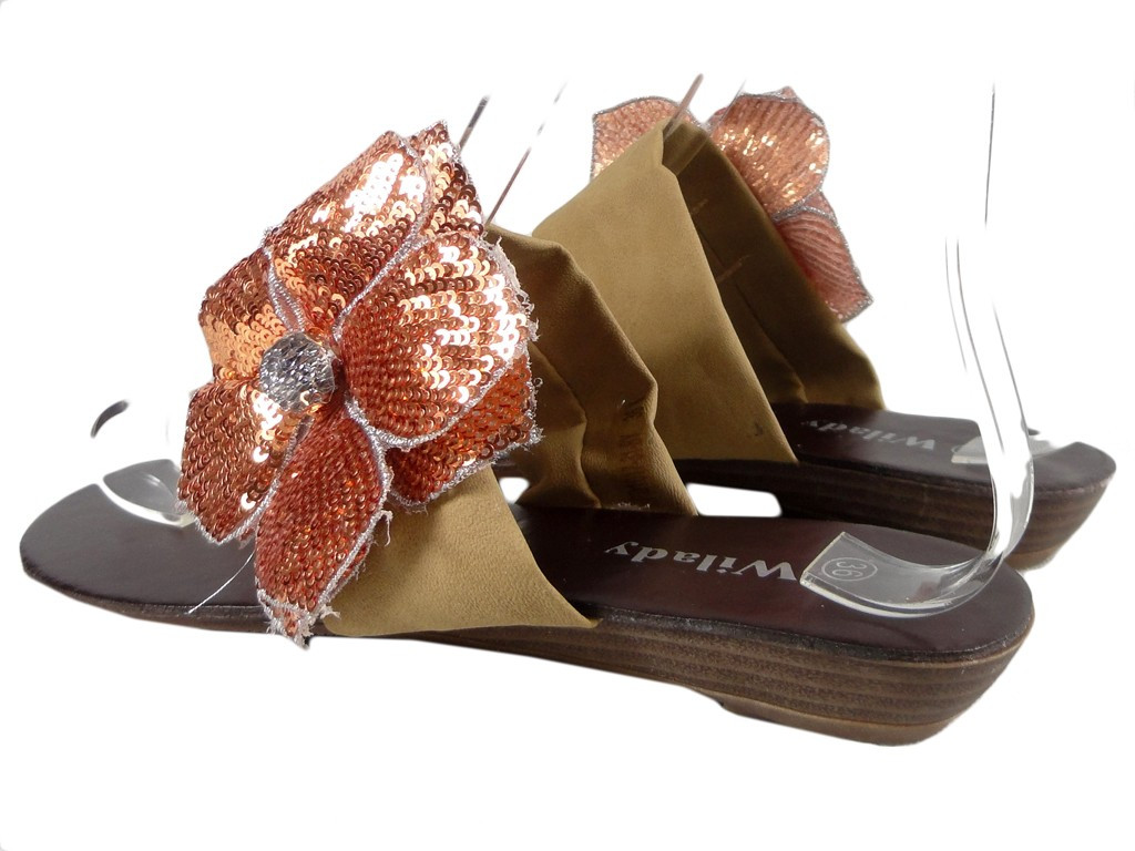 Smėlio spalvos moteriškos šlepetės su pleištais - 4