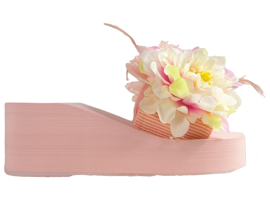 Dámske ružovo ružové papuče s klinovým podpätkom s pierkami - 1