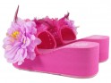 Dámské růžové klínové pantofle s peřím - 4