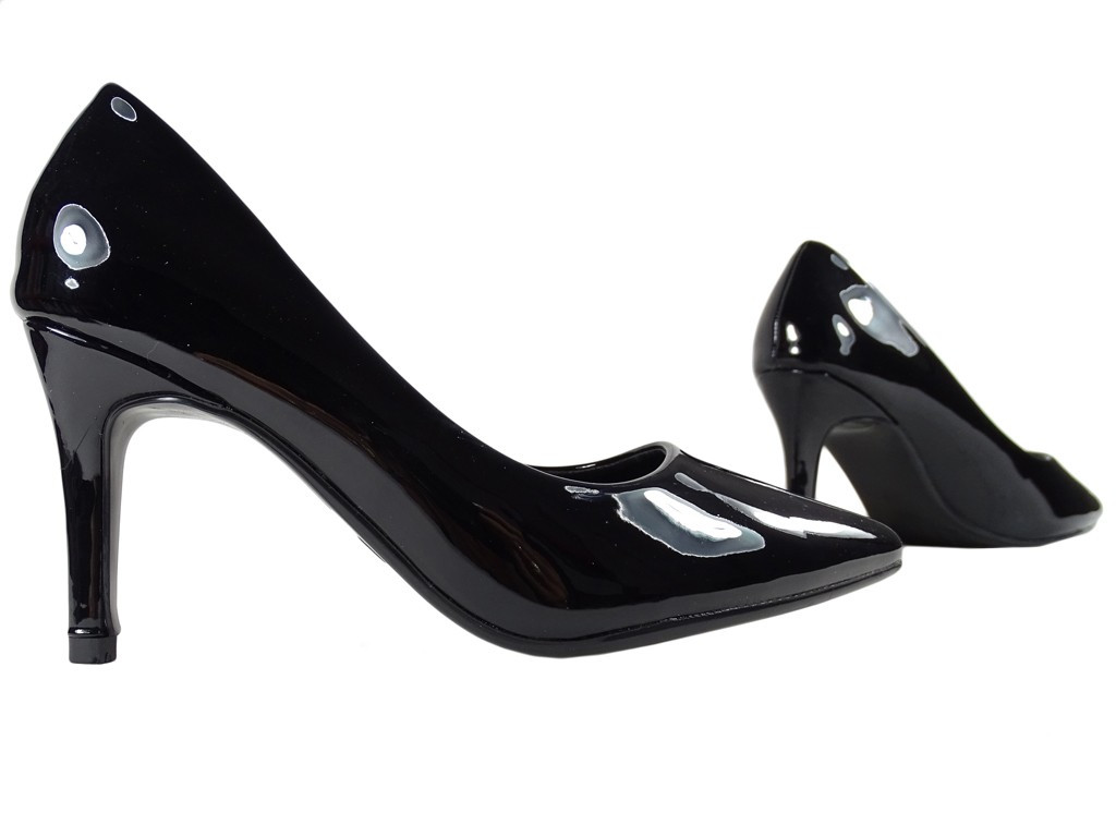 Czarne klasyczne szpilki z eko skóry lakierowanej - 3