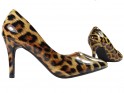 Klasszikus tűsarkú cipő leopárd mintával, lakkozva - 3