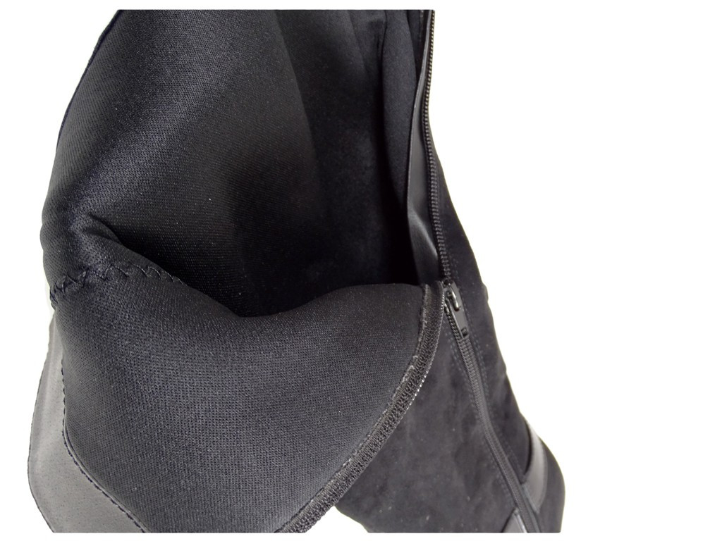 Grandes bottes de femmes sur des épingles noires - 5