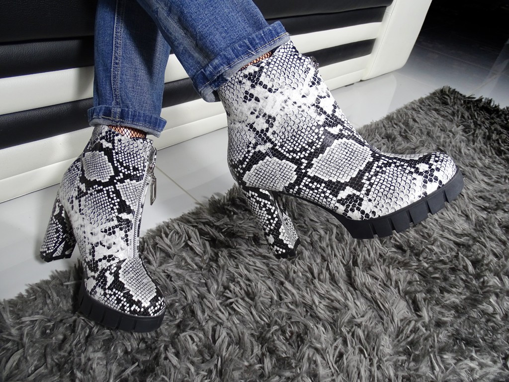 Boots on pole black and white snake eco leather - 2