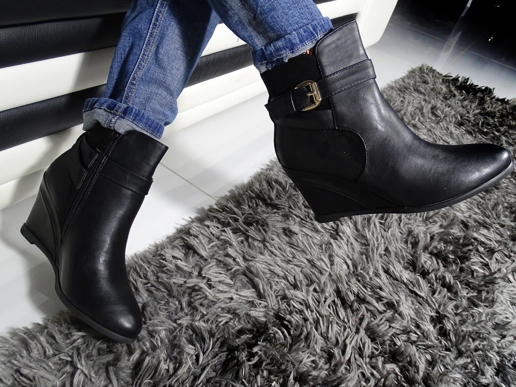 Schwarze Stiefeletten aus öko-isoliertem Leder - 2
