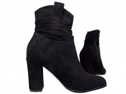 Moteriški juodi zomšiniai batai su smailianosiu kulnu - 3
