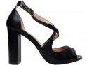 Čierne sandále na stĺpiku dámskych topánok z ekologickej kože - 1