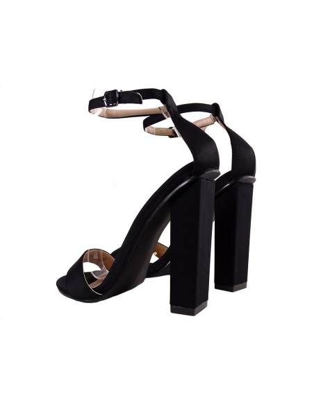 Sandales noires sur un poteau avec une ceinture en dés - 2