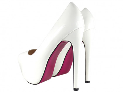Białe szpilki na platformie high heels lakierowane