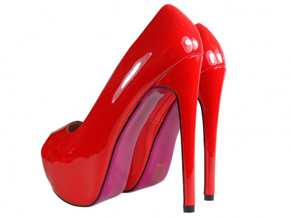 Czerwone szpilki na platformie lakierowane high heels