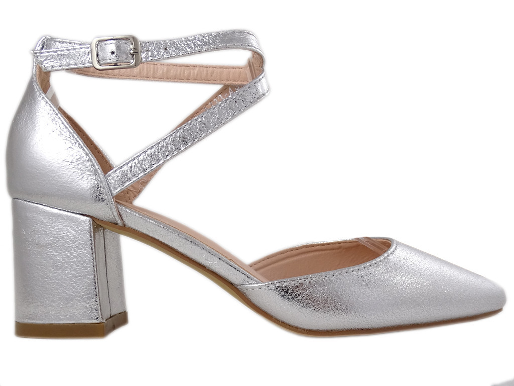 Navettes femelles basses argentées avec bracelet à la cheville - 1