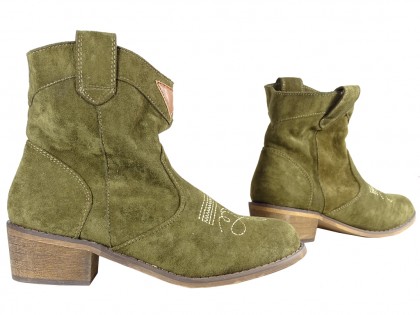 Moteriški žali zomšiniai batai su kulnu - 3