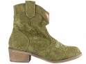 Zelené semišové dámské boty na bloku - 1