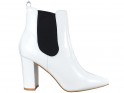 Білі лаковані жіночі черевики на підборах - 1