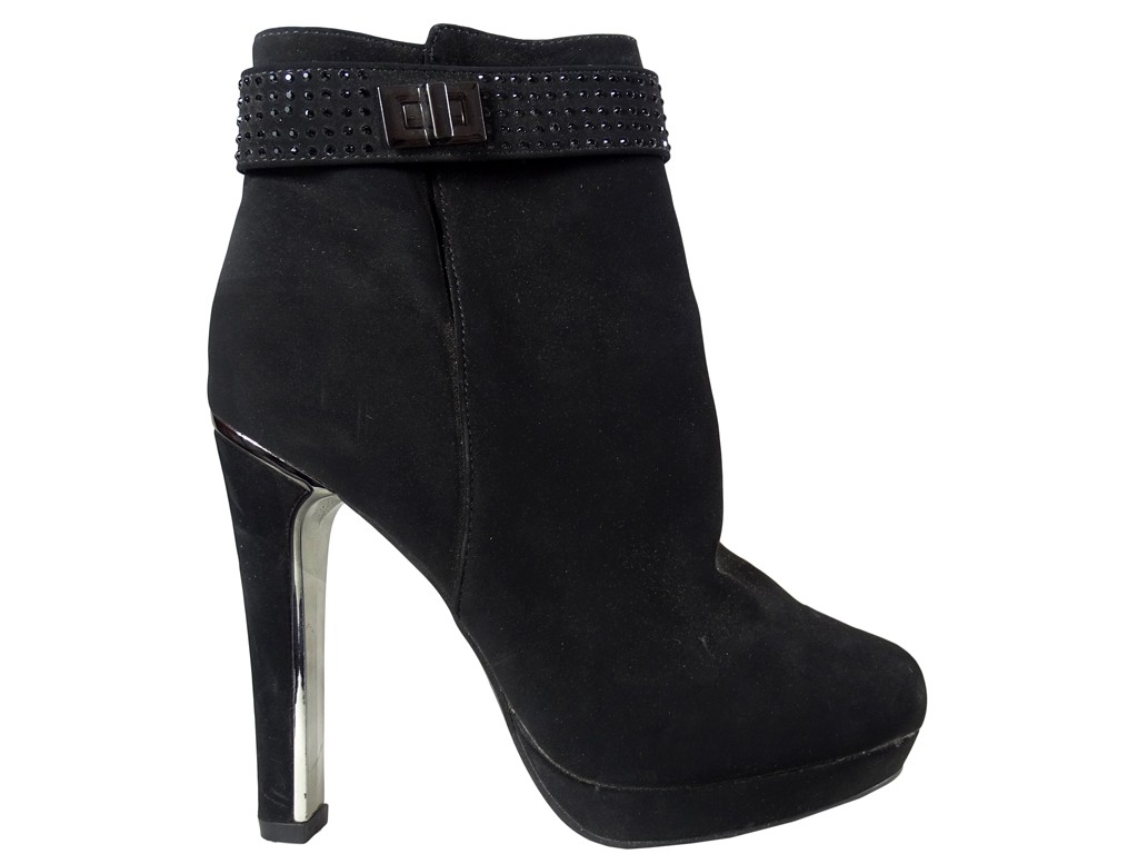 Black suede women's boots on a pole - 1