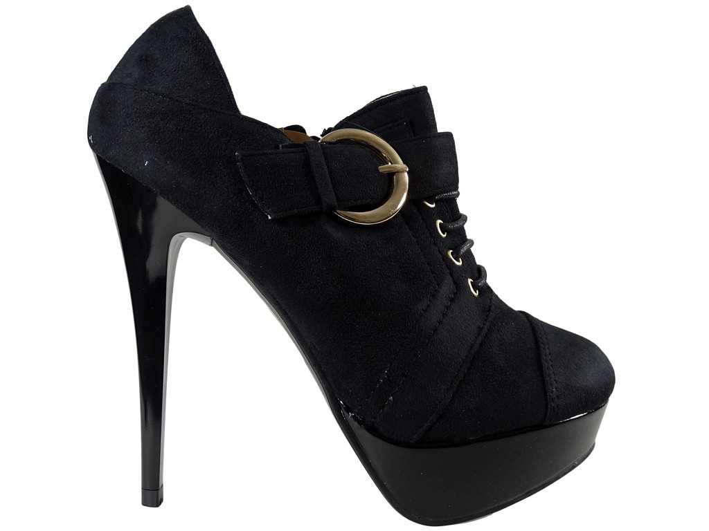 Des bottes en daim noir sur une plate-forme à cravate - 1