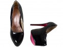 Fekete magas sarkú cipő a platformon, lakkozott rózsaszín talp - 4