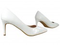 Białe niskie szpilki buty ślubne lakierowane - 3