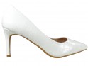 Biele lakované svadobné topánky na nízkom podpätku - 1