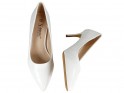Białe niskie szpilki buty ślubne lakierowane - 4