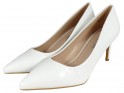 Białe niskie szpilki buty ślubne lakierowane - 5