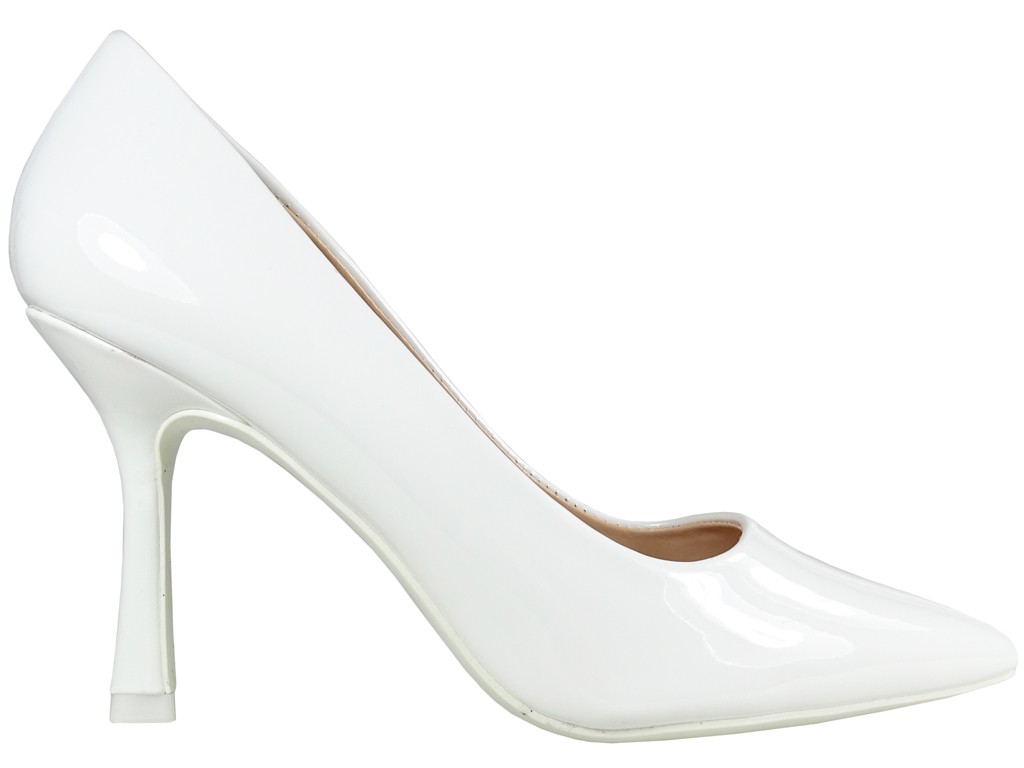 Bílé jehlové svatební boty z lakované ekokůže - 1