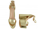 Sandale aurii cu platformă și stiletto cu curea - 5