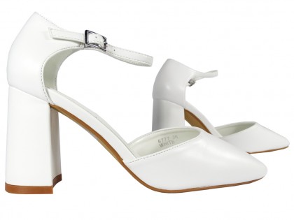 Bílé matné svatební boty s páskem z eko kůže - 3