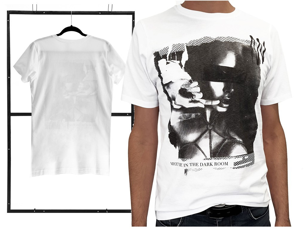 Men's white t-shirt dark room - 4