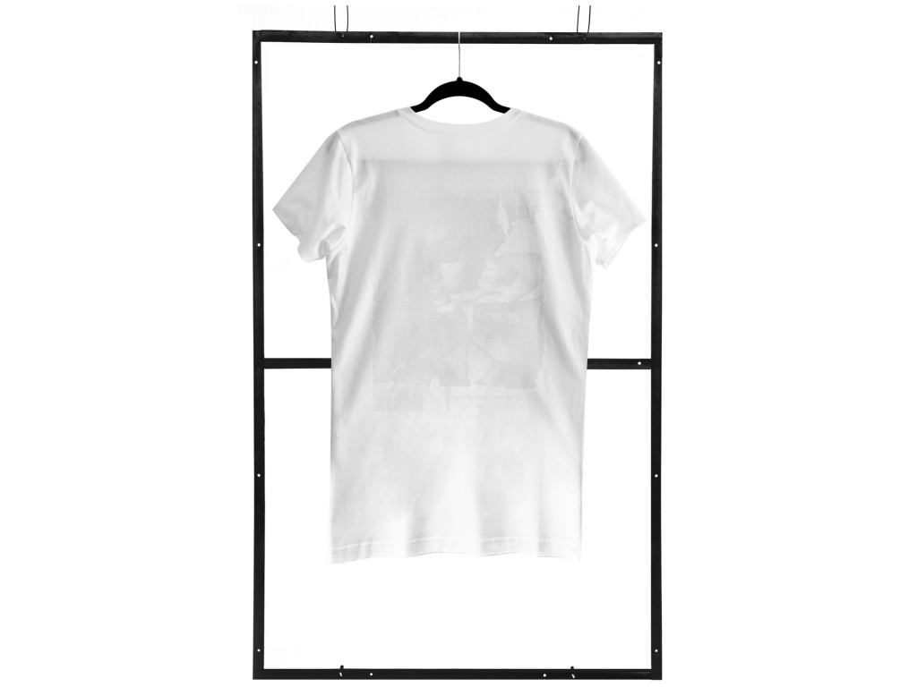 Männer weißes T-Shirt dunklen Raum - 3
