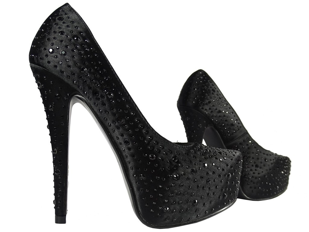 Czarne satynowe szpilki na platformie z cyrkoniami