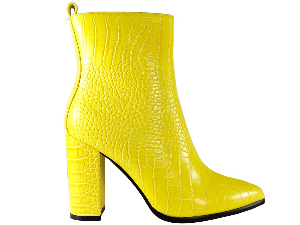 Bottes jaunes en cuir écologique pour femmes avec talon aiguille - 1