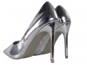 Strieborné kovové zrkadlové dámske topánky na podpätku - 2