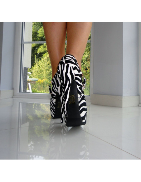 SZPILKI BOTKI ZEBRA KOTURNY