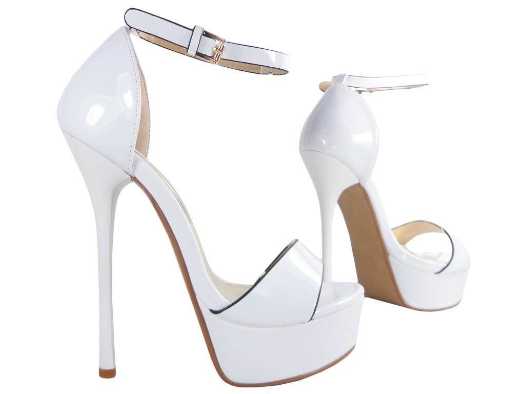 High Heels mit weißen Hochzeitssandalen mit Knöchelriemen - 3
